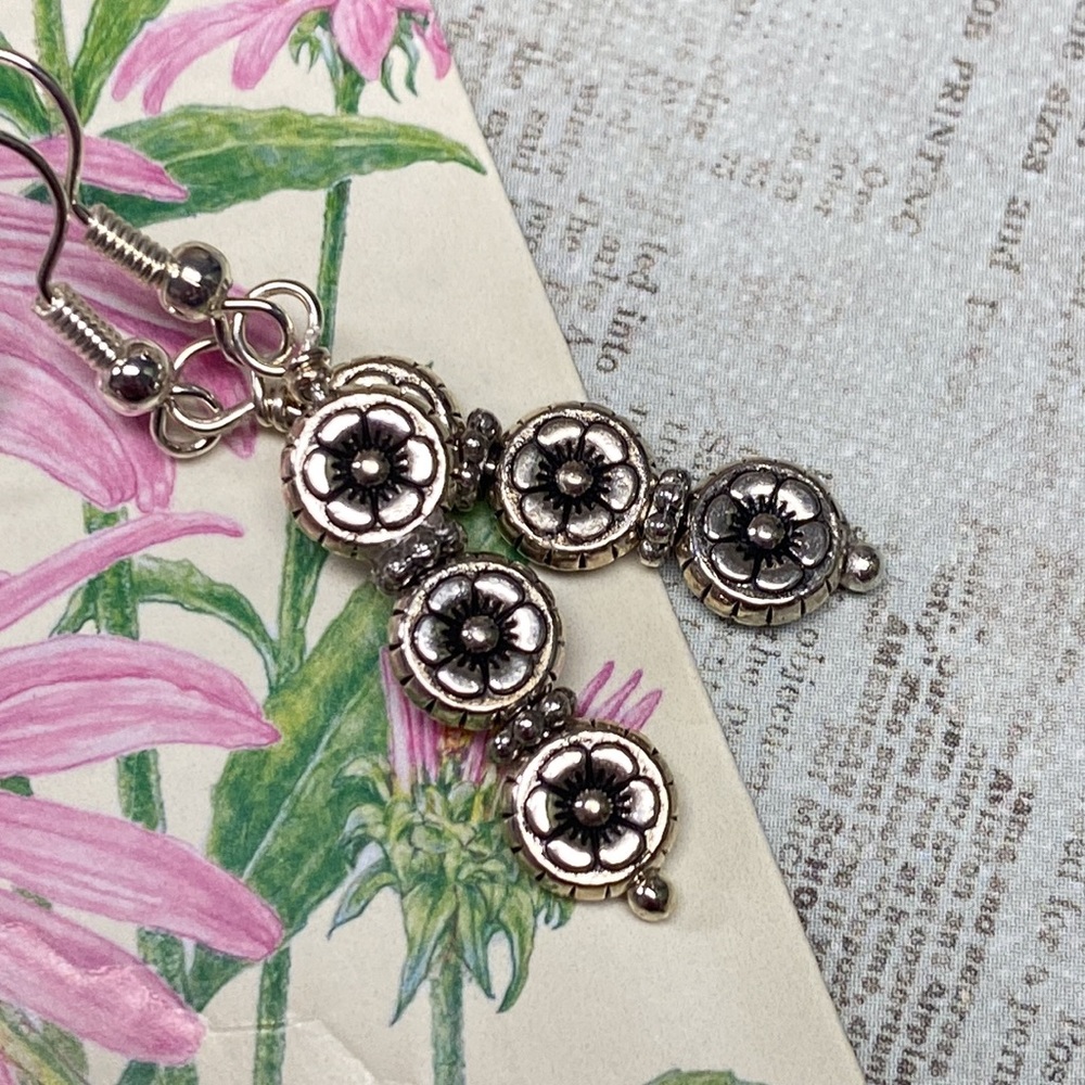 NWOT Dainty silver flower stacked earrings pierced